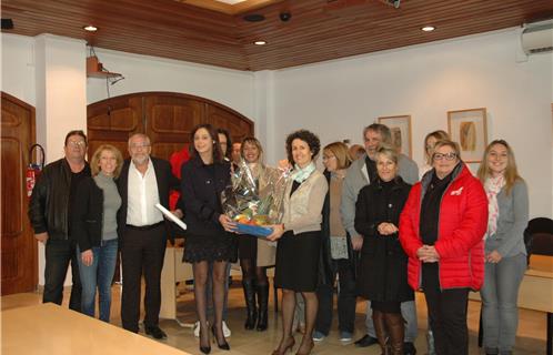 Alexandra Daninos remercie M le Député Maire Jean-Sébastien Vialatte pour son aide.