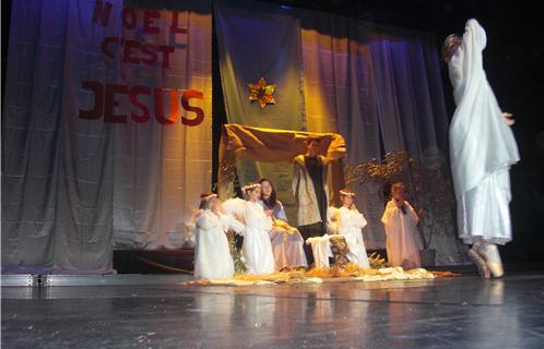 Crèche vivante sur la scène du Théâtre Galli