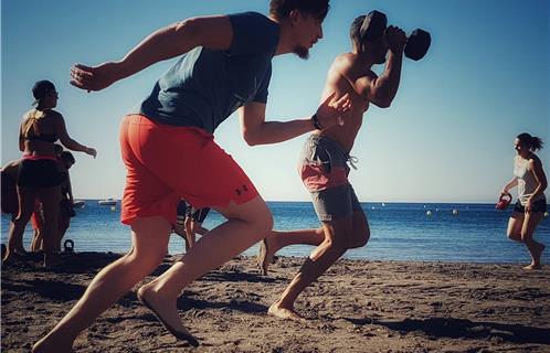 Une course sur le sable en binôme pour commencer. 