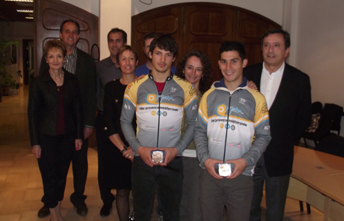 Elton et Darren de Souza mis à l'honneur samedi. Ils ont reçu la médaille de la ville des mains de Jean-Sébastien Vialatte et André Mercheyer.