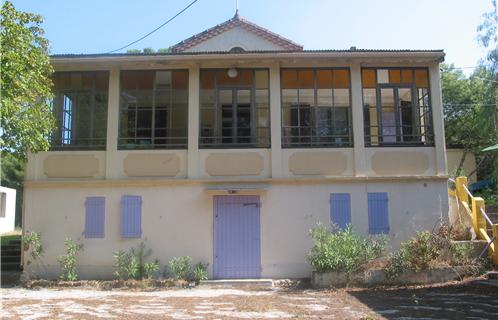 La maison restaurée a beaucoup de charme