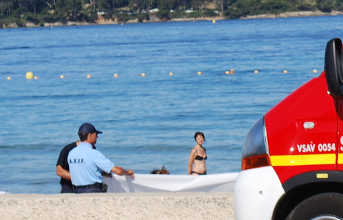 Les premiers secours se sont effectués sur la plage.