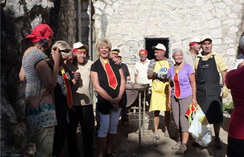 Une équipe particulièrement rodée, menée par Nicole Le Guen (en mauve), a assuré l'organisation de cette rencontre. (Photo F.S)