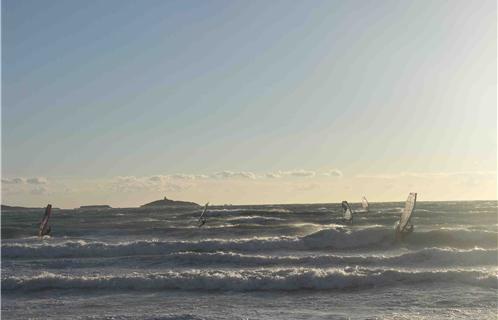 Le mistral qui soulevait la mer jeudi a laissé la place à un vent d'est moins virulent sur la baie de Six-Fours. 