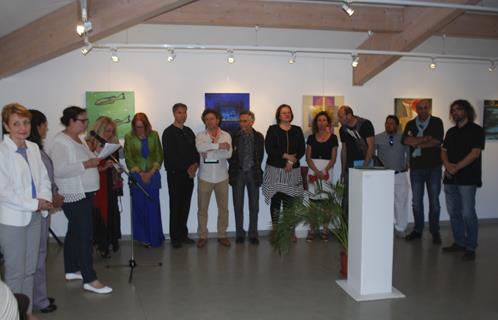 Les élus entourés des artistes à l'Espace Jules de Greling.
