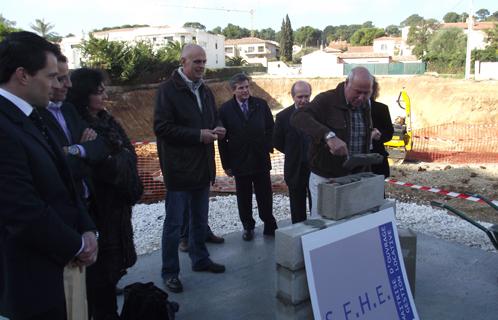 Pose de la première pierre du Clos Véronique.