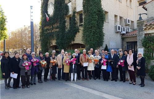 Tous se sont réunis pour célébrer l'amour vendredi matin. 