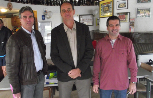 André Mercheyer entouré du nouveau président Alain Robert (à gauche) et de l'ancien Marc Quintanilla.