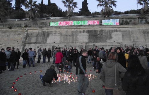 Un rassemblement en souvenir des jeunes gens disparus en août dernier en Italie.