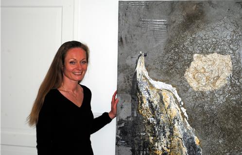 Micheline Gaillard expose dans son salon en attendant d'accrocher ses oeuvres aux cimaises d'une belle salle d'expositions
