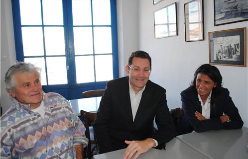 (De gauche à droite)Jean-Louis Annibal, président de l'Association de Protection des Sites et du Littoral du Cap Sicié, Erik Tamburi et Françoise Burgeot, conseillers municipaux d'opposition
