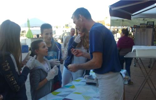 Cyril Vincent avec ses apprentis d'un jour.