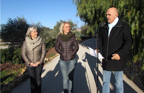 De droite à gauche, Ferdinand Bernhard, conseiller général sortant, Laetitia Quilici et Isabelle Decitre, sa suppléante.