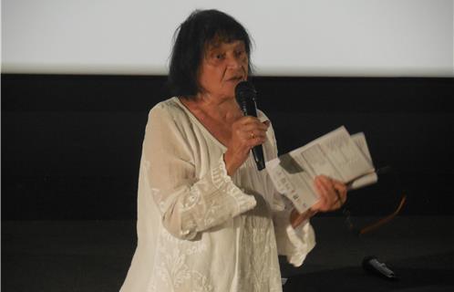 Loutcha Dassa présente les films de son Festival Portraits de Femmes au Six N'Etoiles.