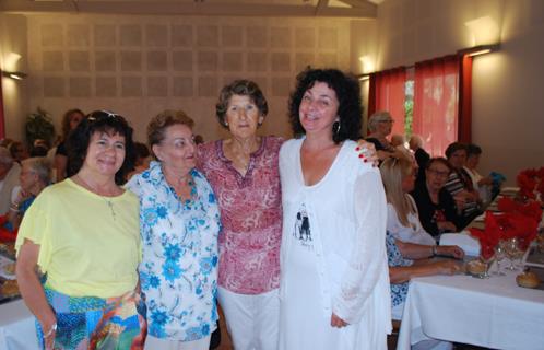 Muriel Canolle avec l'équipe de Sanary s'active.