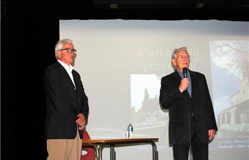 Michel Lochot au micro présente le docteur Alliez 