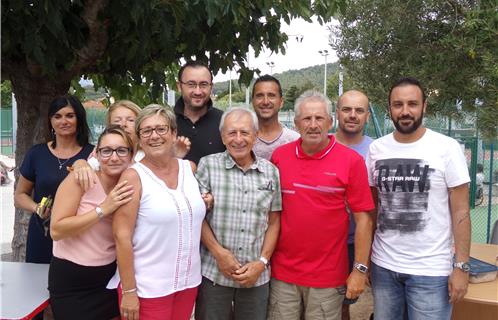 Superbe organisation des bénévoles du CSMT. Au premier rang, le président Philippe Regnier, la juge arbitre Armelle Foulquier, Laetitia Subirrats et Guy Médina. 