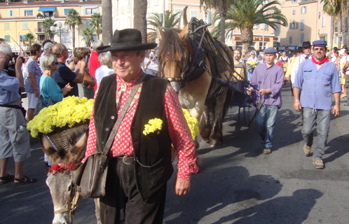 Procession en centre-ville dimanche matin.