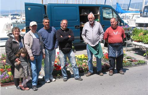 Les producteurs de la région ont bravé le vent dans la bonne humeur