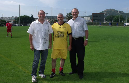 Hervé Fabre, "Tony" Torregrosa et Yves Draveton sur la pelouse du stade Fernand- Sastre. 