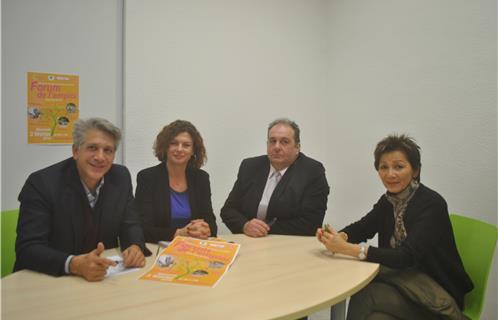 (de g à d) Franck Couriol, directeur du Pôle Emploi Six-Fours, Audrey Pigaglio de l'Espace emploi du CCAS, Patrick Perez, vice-président du CCAS et Viviane Thiry, élue à la communication.