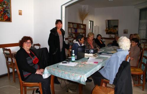 A gauche, Arlette Marrone, présidente de France Alzheimer Var. Debout à ses cotés, Christine Barrera, qui assure la formation