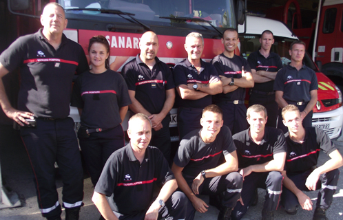 Le major Antomarchi entouré de son équipe de sapeurs-pompiers.