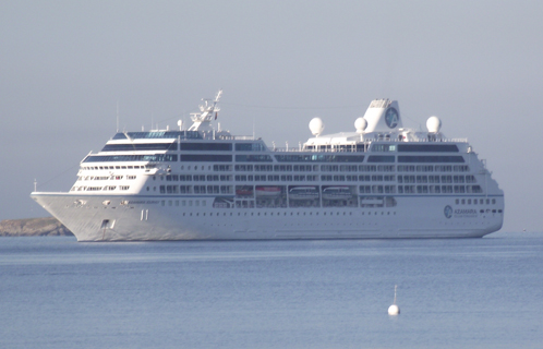 L'Azamara a fait une escale remarquée à Sanary.