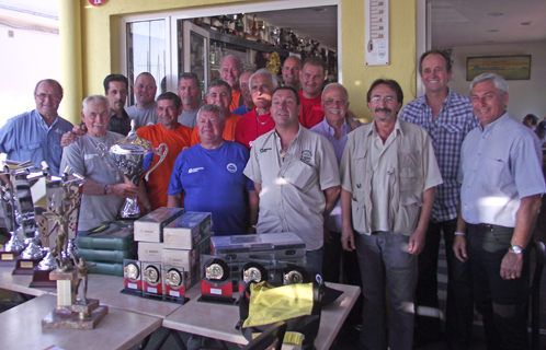 Photo de famille avec les finalistes et vainqueurs des deux compétitions avec Bruno Golé, Yvan Calcagno, André Mercheyer, Alain Pilate et Yves Draveton.