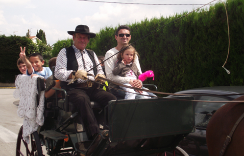 Samedi de nombreuses personnes ont profité des balades en charrette avec Jean-Paul et Gentleman, de l'écurie de la Chesnaie.