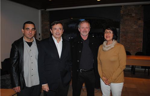 De gauche à droite: Patrick Palazzolo, le député-maire Jean-Sébastien Vialatte, Guy Travi et Marie-Pierre Seralta (directrice du personnel).