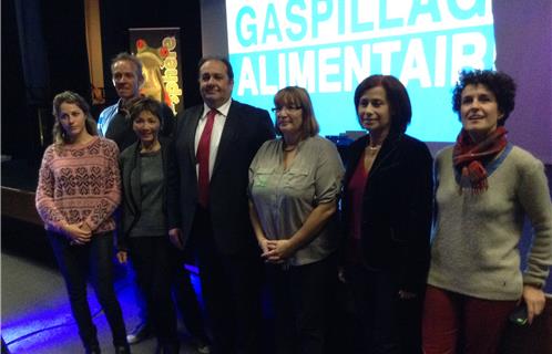  (De gauche à droite) Floriane et Cyril Dufer, les animateurs du quizz, Viviane Thiry, déléguée à la communication,  Patrick Perez délégué aux affaires sociales, Sylvie Mahieu déléguée aux personnes âgées, Delphine Quin déléguée au quartier du Brusc, Fabiola Casagrande conseillère communautaire 