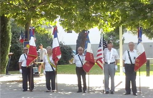 Les porte-drapeaux des associations patriotiques