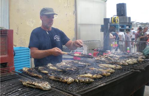 Fred Agostinetti a grillé 300 kilos de saupes samedi soir.