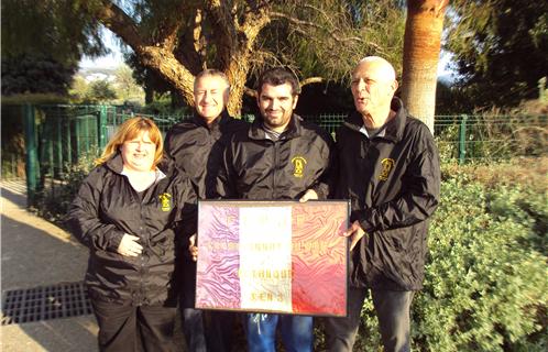 Les trois qualifiés pour les championnats de France de jeu provençal et de pétanque en compagnie, à gauche, de la présidente de la boule du kiosque