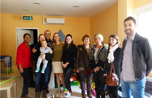 Au centre, Pascale Lasplanchas et Eva Dumas, les deux éducatrices, entourées des élues Ginette Audigier et Nicole Bernardini et des parents des petits pensionnaires