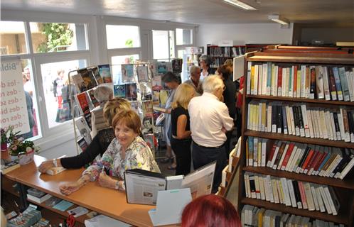 Le monde s'est pressé de visiter les locaux, les ouvrages... de la bibliothèque pour tous des Lônes.