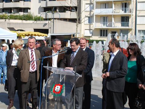 Au centre Jean Sébastien Vialatte lors de l’inauguration de la place des Poilus.