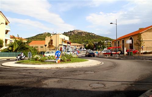 Le rond-point de l'avenue Font-de- Fillol. Enfin le carrefour est désengorgé.