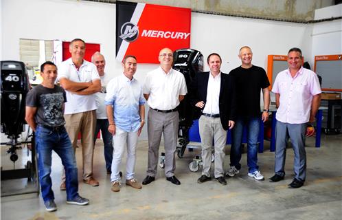 Messieurs André Rossano, professeur de Maintenance Nautique (Pmn), Pascal Riboud , responsable technique et Formateur national Mercury, Sylvain Parinaud (Pmn), Frédéric Bertorello (Pmn), Max Métadier, directeur Mercury, Joël Bau ( Pmn), Jean-Yves Staron, chef de travaux du Lycée