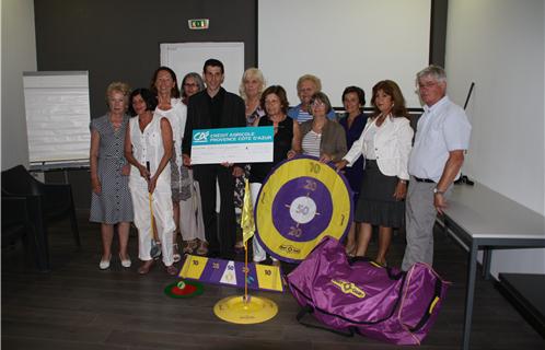 Yoann Tavernini, responsable du Var,entouré des dames du Inner Wheel de Toulon.