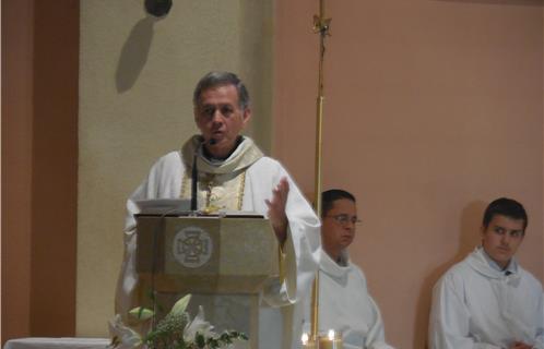 Monseigneur Molinas, vicaire général du Diocèse de Toulon-Fréjus.