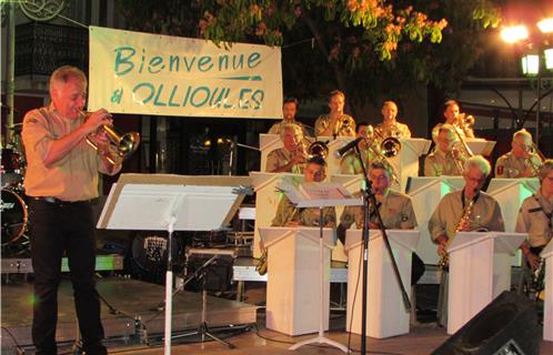 Trompette solo et chef d'orchestre du BigBand, Denis Gautier et ses quinze musiciens ont fait rêver les nostalgiques du jazz des années 40