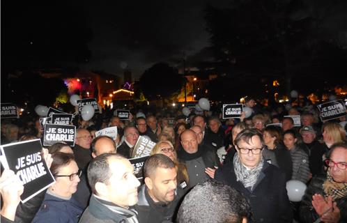 Le maire de Six-Fours et la plupart des élus étaient présents au rassemblement.