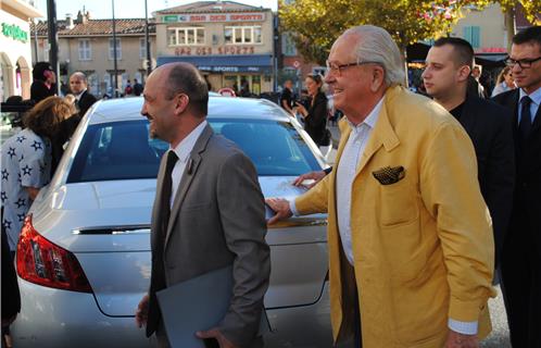 Arrivée de Jean-Marie Le Pen à la permanence du FN