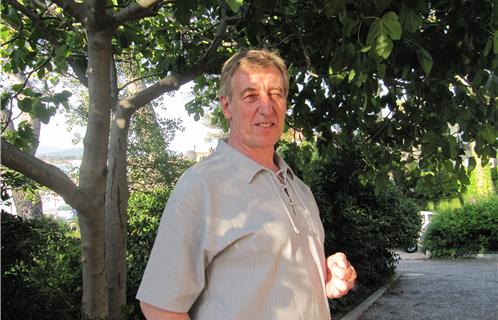 Jean-Michel Bérenguier continuera à tenir la barre des cafés-philo sanarien et six-fournais