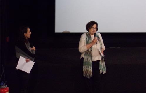 L'adjointe à la culture Dominique Ducasse présente le film avec la directrice du Six N'Etoiles Noémie Dumas.  