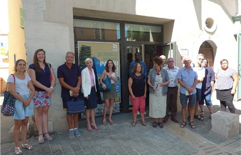 Une Partie des acteurs de ces journées devant la maison du patrimoine