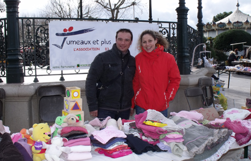 Un jeune couple de l'association Jumeaux et Plus