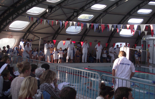 La piscine municipale ne manquait pas d'ambiance dimanche.